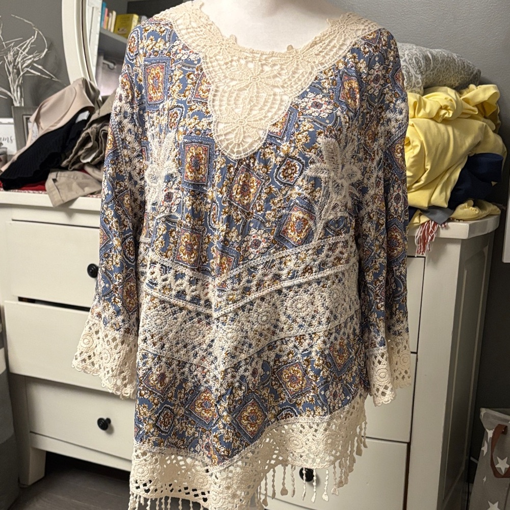 Boho Crochet Trim V-Neck Tunic Top in Blue and Cream